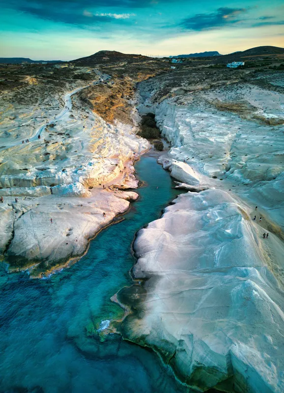 Tablou Canvas, "Canyonul albastru în lumina apusului", Erozionare, Stânci, Apă, Albastru, Cer, Relief, Peisaj, Natură, Lumină, Texturi, 39 x 54 cm – poza 2