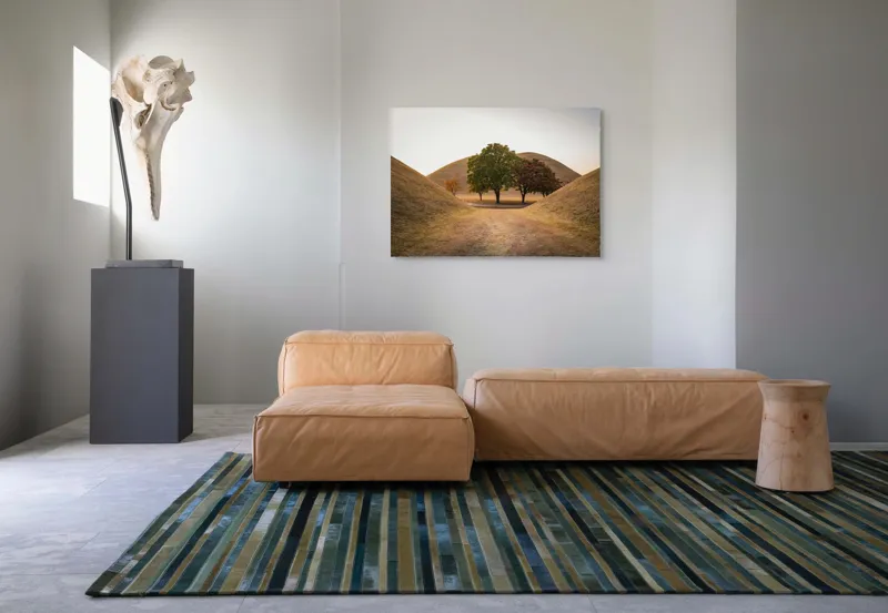 Tablou Canvas, "Între tăcerea dealurilor toamnei", Apus, Dealuri, Copaci, Cărare, Peisaj, Serenitate, Natură, Orizont, Culori, Tihnă, 100 x 70 cm – poza 7