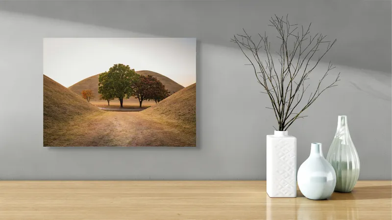 Tablou Canvas, "Între tăcerea dealurilor toamnei", Apus, Dealuri, Copaci, Cărare, Peisaj, Serenitate, Natură, Orizont, Culori, Tihnă, 54 x 39 cm – poza 3