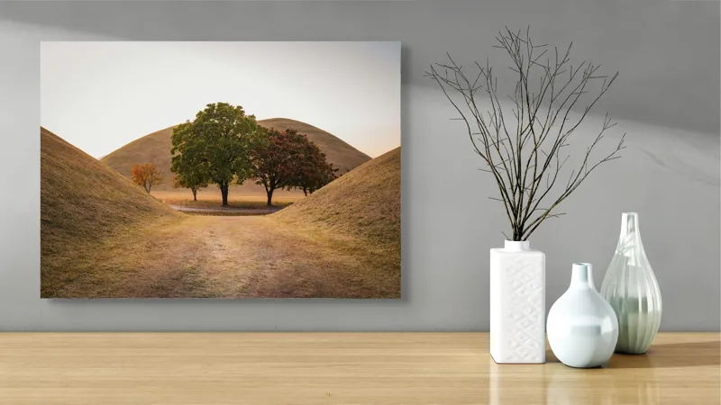 Tablou Canvas, "Între tăcerea dealurilor toamnei", Apus, Dealuri, Copaci, Cărare, Peisaj, Serenitate, Natură, Orizont, Culori, Tihnă, 70 x 50 cm – poza 3