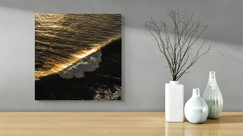 Tablou Canvas, "Valuri aurii la apusul soarelui", Aur, Valuri, Reflexie, Mare, Lumină, Apus, Spumă, Ocean, Calm, Strălucire, 50 x 50 cm – poza 3