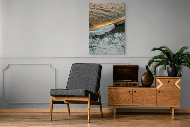 Tablou Canvas, "Îmbrățișarea apusului pe valuri", Valuri, Apus, Aur, Spumă, Mare, Lumină, Reflexie, Ocean, Natură, Calm, 70 x 100 cm – poza 6