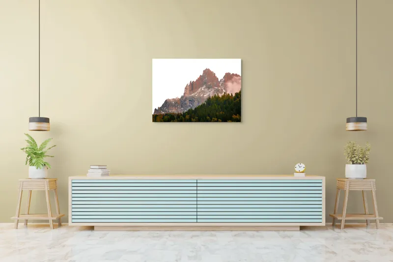 Tablou Canvas, "Muntele învăluit de ceață misterioasă", Munte, Pădure, Ceață, Roci, Cer, Vegetație, Peisaj, Alpin, Natura, Răsărit, 100 x 70 cm – poza 4