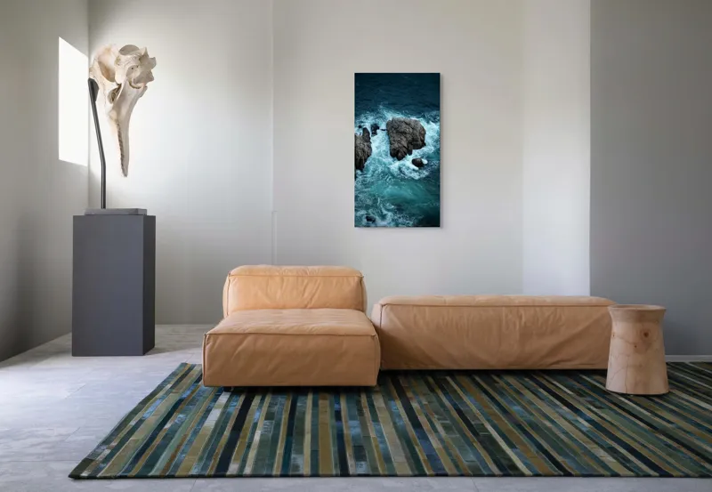 Tablou Canvas, "Valurile îmbrățișând stâncile sălbatice", Vâluri, Stânci, Albastru, Spumă, Ocean, Natură, Ploaie, Apă, Înfiorător, Liniște, 50 x 90 cm – poza 5
