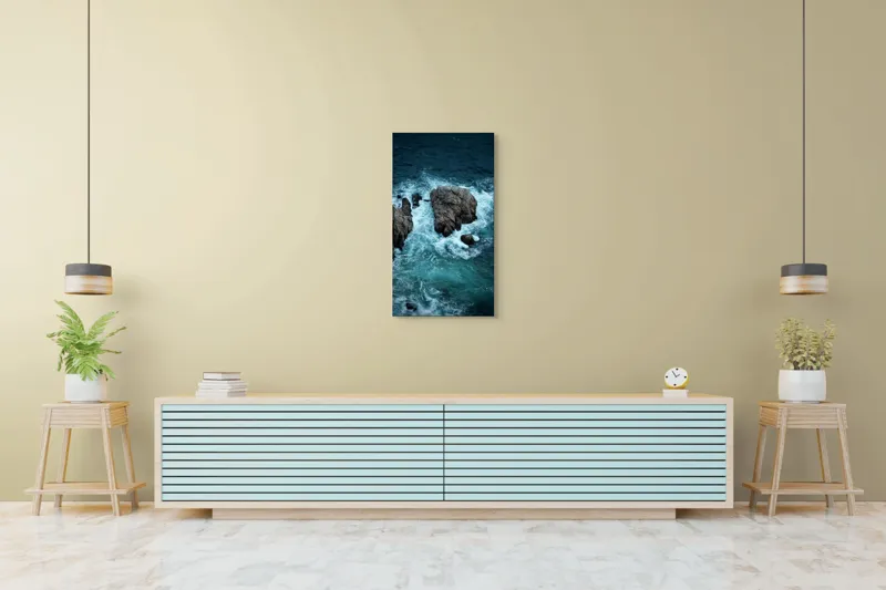 Tablou Canvas, "Valurile îmbrățișând stâncile sălbatice", Vâluri, Stânci, Albastru, Spumă, Ocean, Natură, Ploaie, Apă, Înfiorător, Liniște, 50 x 90 cm – poza 6