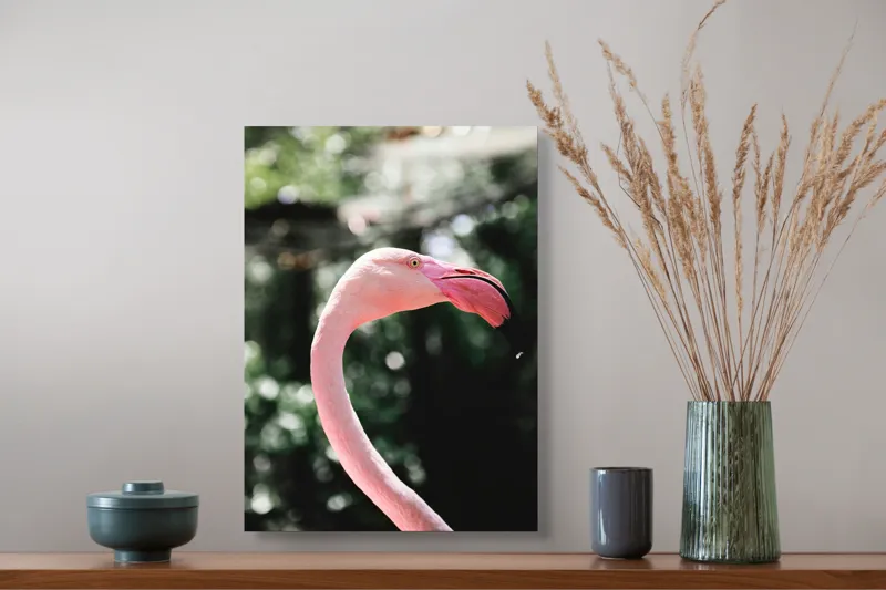 Tablou Canvas, "Flamingo în grădina tropicală luminoasă", 39 x 54 cm – poza 3