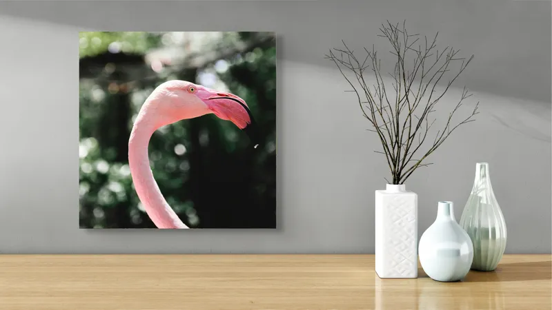 Tablou Canvas, "Flamingo în grădina tropicală luminoasă", 50 x 50 cm – poza 3