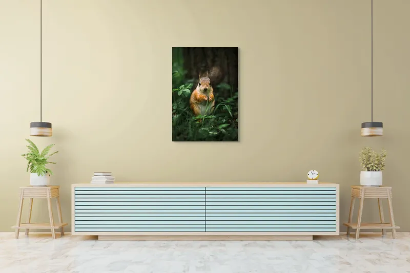 Tablou Canvas, "Veverița timidă printre frunze verzi", Veveriță, Iarbă, Copac, Vegetație, Ochi, Urechiușe, Nisip, Blană, Coadă, Mediul Înconjurător, 70 x 100 cm – poza 5