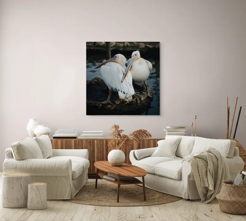 Tablou Canvas, "Pelicani în așteptarea apusului liniștit", Pelicani, Apă, Pene, Reflecție, Serenitate, Natură, Armonie, 100 x 100 cm – poza 3