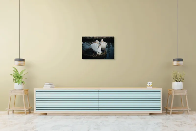 Tablou Canvas, "Pelicani în așteptarea apusului liniștit", Pelicani, Apă, Pene, Reflecție, Serenitate, Natură, Armonie, 70 x 50 cm – poza 7