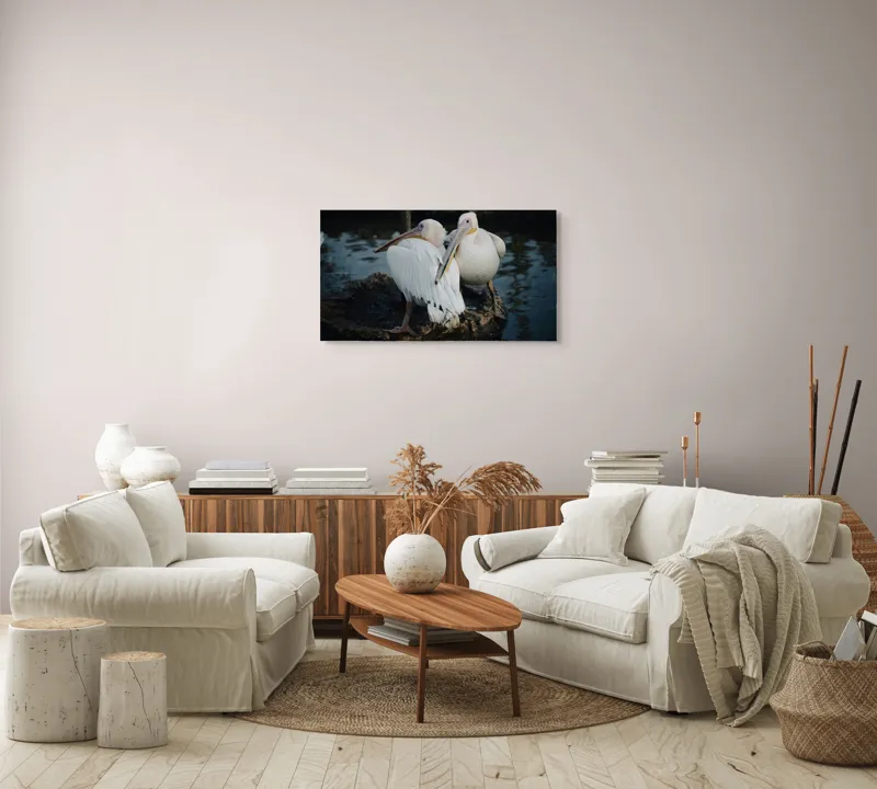 Tablou Canvas, "Pelicani în așteptarea apusului liniștit", Pelicani, Apă, Pene, Reflecție, Serenitate, Natură, Armonie, 90 x 50 cm – poza 4