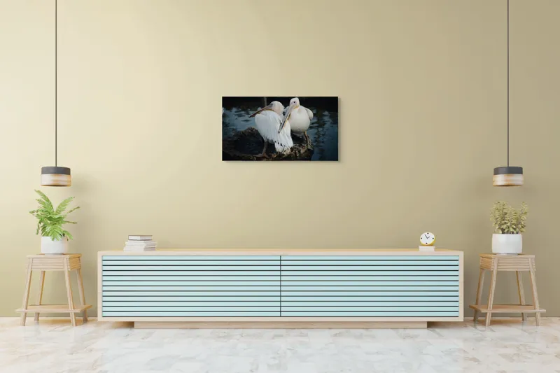 Tablou Canvas, "Pelicani în așteptarea apusului liniștit", Pelicani, Apă, Pene, Reflecție, Serenitate, Natură, Armonie, 90 x 50 cm – poza 5