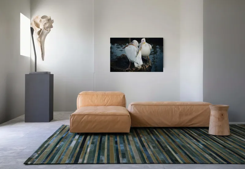 Tablou Canvas, "Pelicani în așteptarea apusului liniștit", Pelicani, Apă, Pene, Reflecție, Serenitate, Natură, Armonie, 90 x 50 cm – poza 8