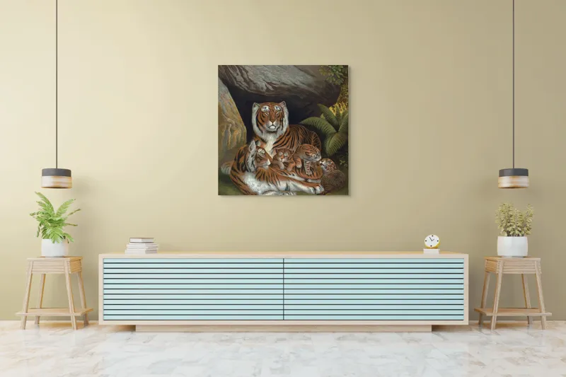 Tablou Canvas, "Tigrișorii alături de părinții lor grijulii", Tigru, Pui, Stânci, Vegetație, Familie, Blană, Striuri, Natură, Odihnă, Protecție, 100 x 100 cm – poza 5