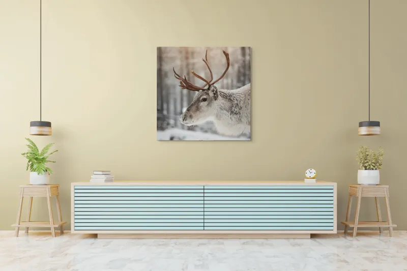 Tablou Canvas, "Ren alb în pădurea de iarnă", Frig, Ren, Alb, Zăpadă, Pădure, Iarnă, Crengi, Natură, Lumină, Serinitate, 100 x 100 cm – poza 5