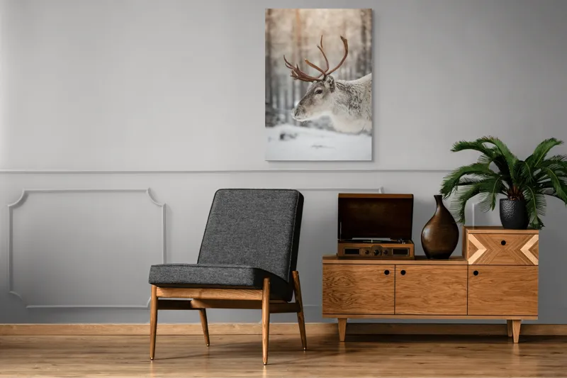 Tablou Canvas, "Ren alb în pădurea de iarnă", Frig, Ren, Alb, Zăpadă, Pădure, Iarnă, Crengi, Natură, Lumină, Serinitate, 70 x 100 cm – poza 6