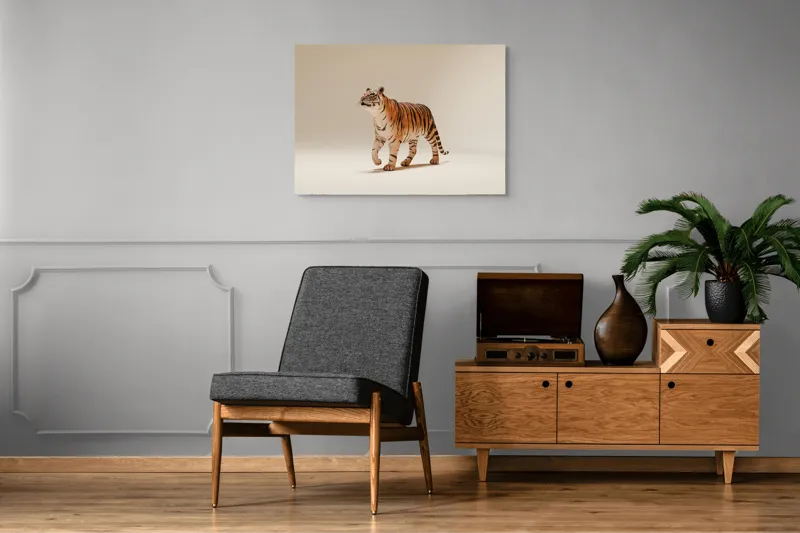 Tablou Canvas, "Tigrul în pas domol spre orizont", Tigru, Eleganță, Blană, Dungată, Animal, Prădător, Grațios, Puternic, Sălbatic, Majestuos, 100 x 70 cm – poza 8