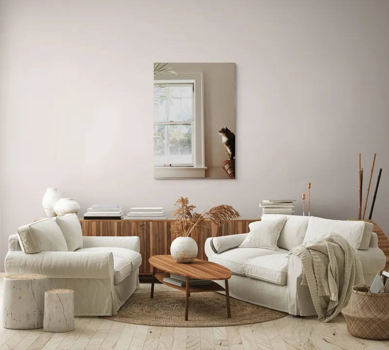 Tablou Canvas, "Pisica visătoare lângă fereastră luminoasă", Pisică, Fereastră, Frunze, Canapea, Lumină, Relaxare, Interioară, Observare, 70 x 100 cm – poza 4