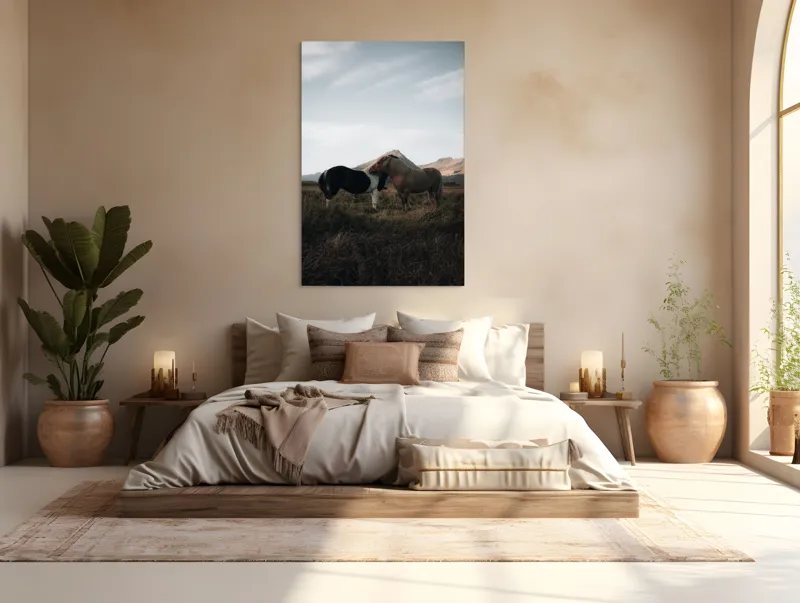 Tablou Canvas, "Îmbrățișarea cailor sub munte senin", Dragoste, Blândețe, Natură, Libertate, Frumusețe, Serenitate, Prietenie, Peisaj, Munți, Calde., 100 x 150 cm – poza 3