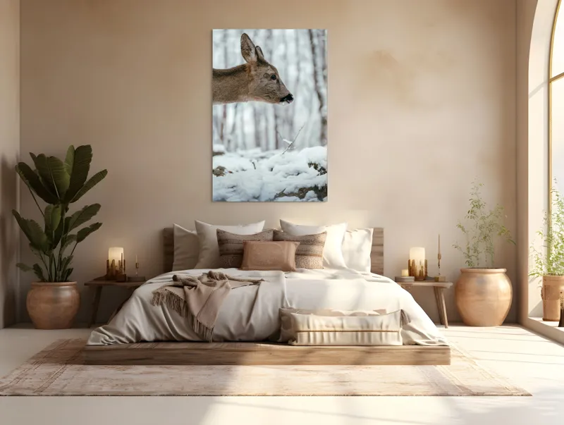 Tablou Canvas, "Căprioara în pădurea înzăpezită", Cerb, Zăpadă, Pădure, Iarnă, Natură, Tranquilitate, Blană, Peisaj, Ramuri, Frig, 100 x 150 cm – poza 3