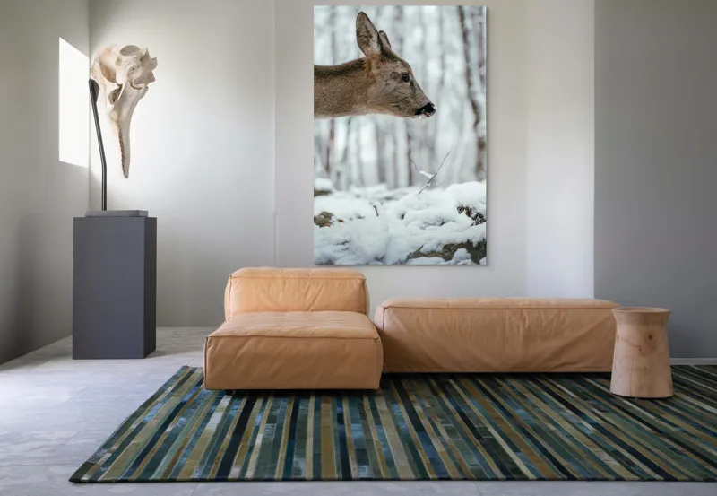Tablou Canvas, "Căprioara în pădurea înzăpezită", Cerb, Zăpadă, Pădure, Iarnă, Natură, Tranquilitate, Blană, Peisaj, Ramuri, Frig, 100 x 150 cm – poza 7