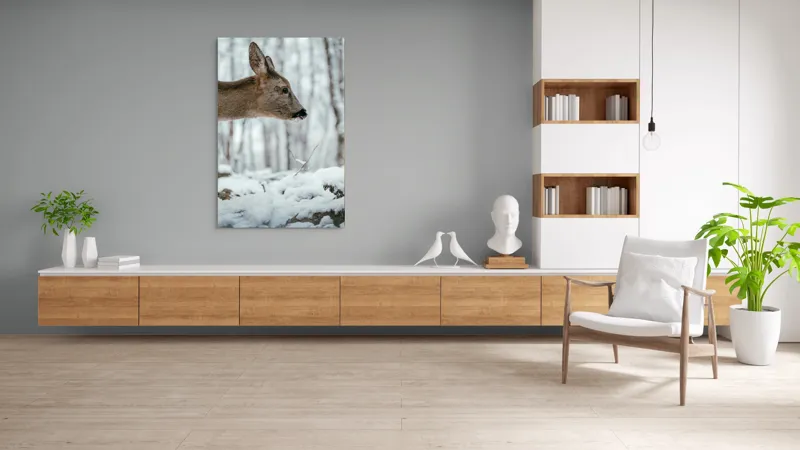 Tablou Canvas, "Căprioara în pădurea înzăpezită", Cerb, Zăpadă, Pădure, Iarnă, Natură, Tranquilitate, Blană, Peisaj, Ramuri, Frig, 100 x 150 cm – poza 8