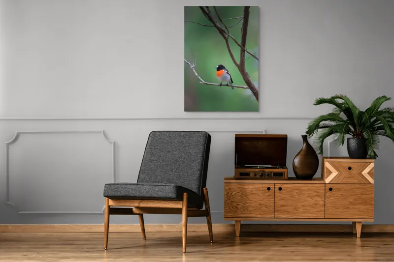 Tablou Canvas, "Pasărea cu pieptul portocaliu pe ramură", Pasăre, Ramură, Portocaliu, Negru, Verde, Ochi, Pene, Natură, Zveltă, Observare, 70 x 100 cm – poza 6