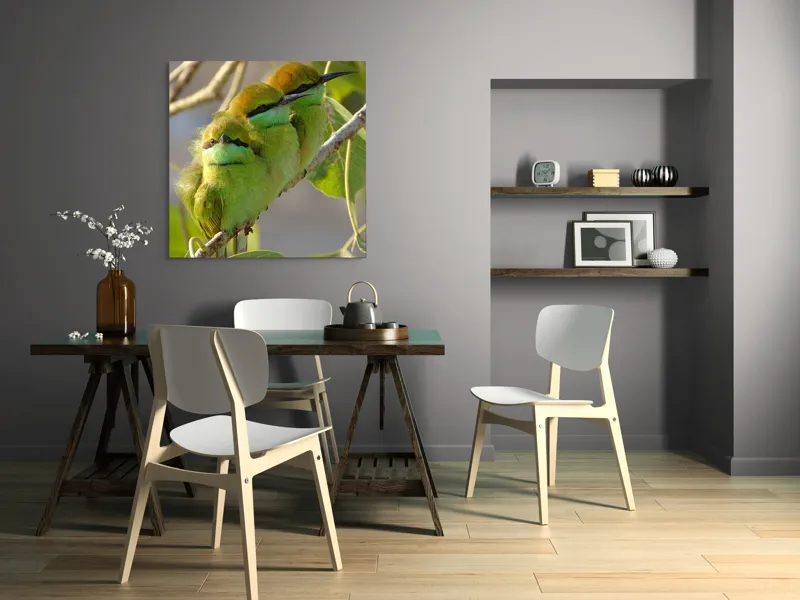 Tablou Canvas, "Culorile verzi ale naturii vii", Trio, Verde, Pene, Creangă, Priviri, Frunze, Pasăre, Natură, Armonie, Delicatețe, 100 x 100 cm – poza 6