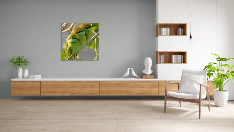 Tablou Canvas, "Culorile verzi ale naturii vii", Trio, Verde, Pene, Creangă, Priviri, Frunze, Pasăre, Natură, Armonie, Delicatețe, 100 x 100 cm – poza 8
