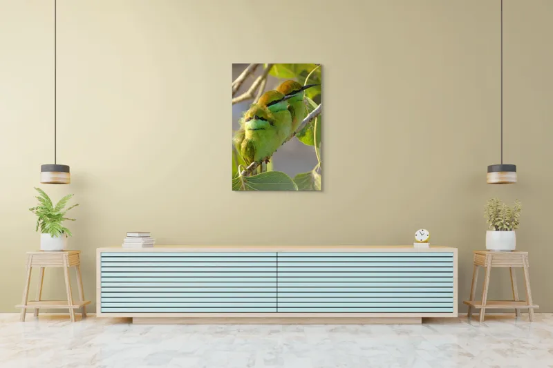 Tablou Canvas, "Culorile verzi ale naturii vii", Trio, Verde, Pene, Creangă, Priviri, Frunze, Pasăre, Natură, Armonie, Delicatețe, 70 x 100 cm – poza 5