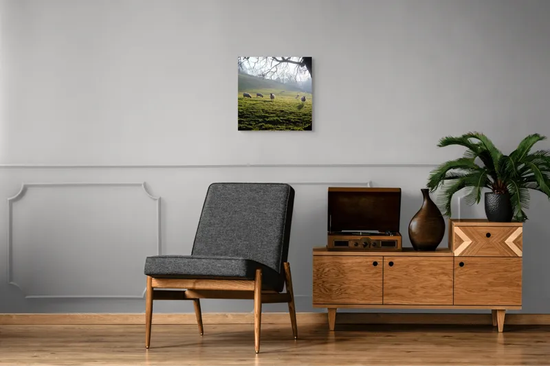 Tablou Canvas, "Oile pasc în lumina dimineții", Copaci, Oi, Pajiște, Răsărit, Siluetă, Natural, Deal, Peisaj, Liniște, Verdeață, 50 x 50 cm – poza 6