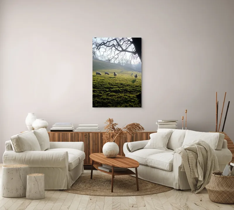 Tablou Canvas, "Oile pasc în lumina dimineții", Copaci, Oi, Pajiște, Răsărit, Siluetă, Natural, Deal, Peisaj, Liniște, Verdeață, 70 x 100 cm – poza 4