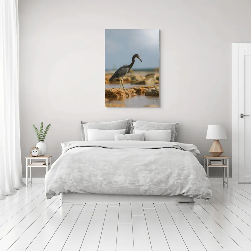 Tablou Canvas, "Egretă solitară pe țărmul pustiu", Solitudine, Serenitate, Pescăruș, Stâncă, Calm, Apă, Cer, Peisaj, 70 x 100 cm – poza 3