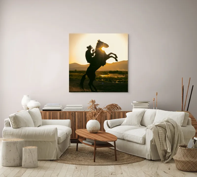 Tablou Canvas, "Călărețul și soarele în amurg", Umbră, Călăreț, Cal, Apus, Siluetă, Munți, Natură, Peisaj, Energie, Aventură, 100 x 100 cm – poza 3