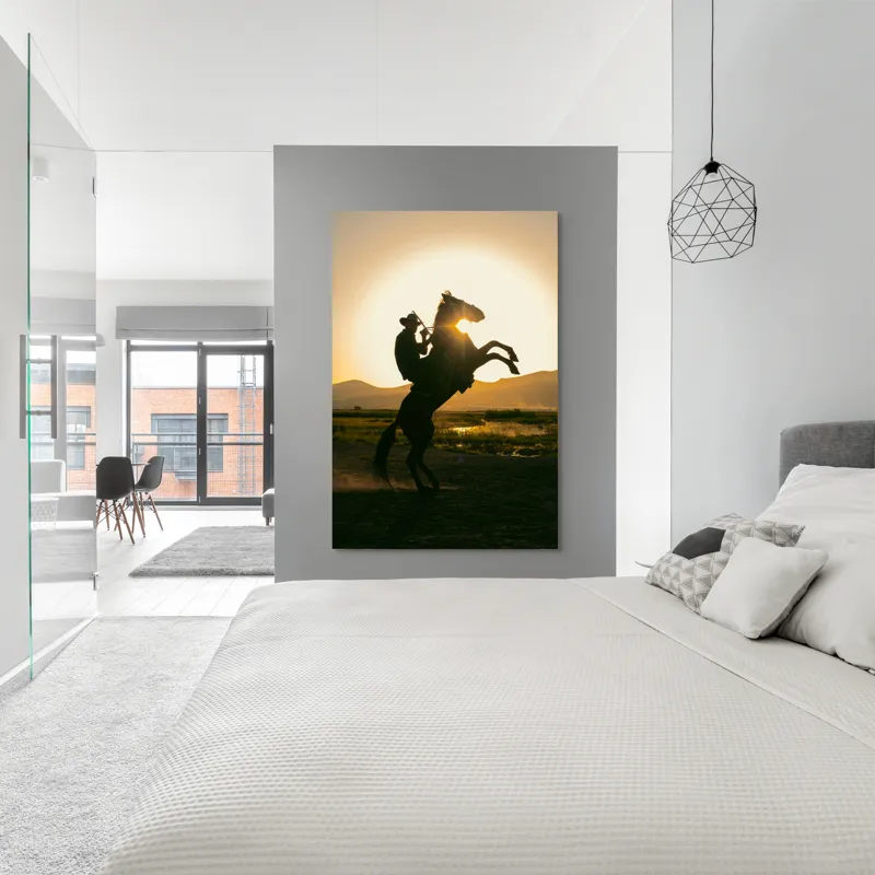 Tablou Canvas, "Călărețul și soarele în amurg", Umbră, Călăreț, Cal, Apus, Siluetă, Munți, Natură, Peisaj, Energie, Aventură, 100 x 150 cm – poza 5