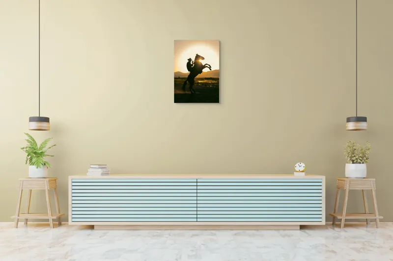 Tablou Canvas, "Călărețul și soarele în amurg", Umbră, Călăreț, Cal, Apus, Siluetă, Munți, Natură, Peisaj, Energie, Aventură, 50 x 70 cm – poza 6