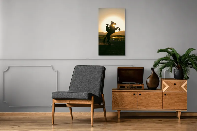 Tablou Canvas, "Călărețul și soarele în amurg", Umbră, Călăreț, Cal, Apus, Siluetă, Munți, Natură, Peisaj, Energie, Aventură, 50 x 90 cm – poza 8
