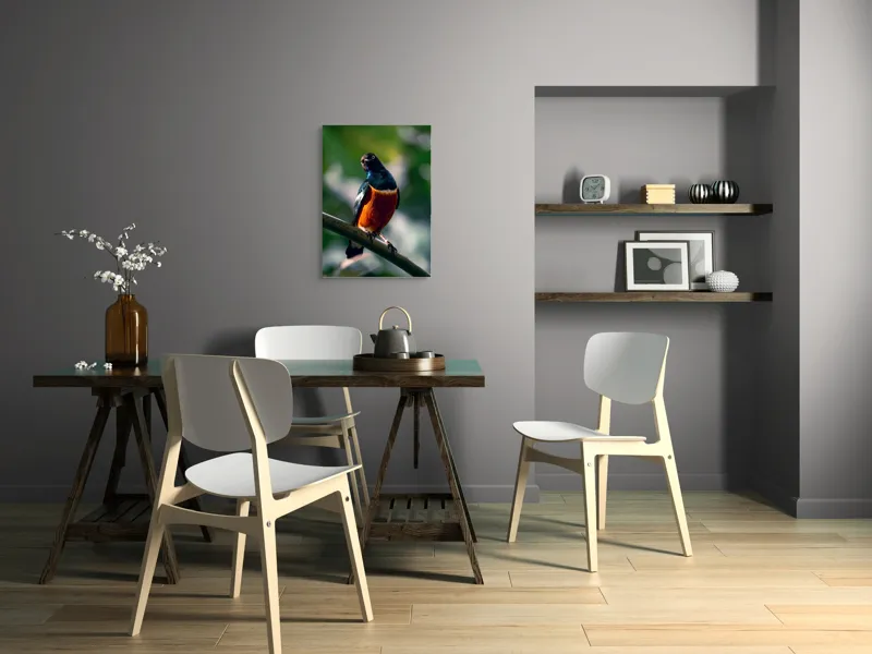 Tablou Canvas, "Pasăre exotică în lumina dimineții", Pasăre, Ramură, Pene, Portocaliu, Verde, Ochi, Natură, Fundal Blur, Poziție, Contrast, 50 x 70 cm – poza 5