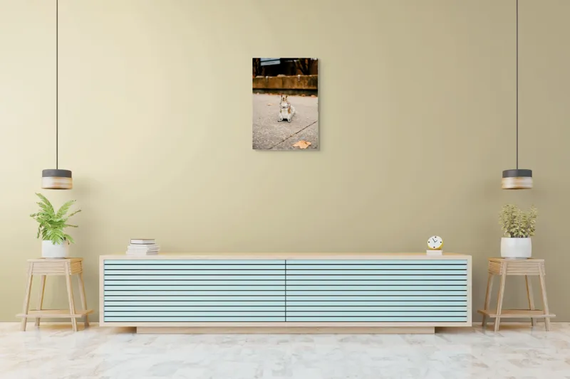 Tablou Canvas, "Veverița curajoasă în mijlocul orașului", Nu pot identifica sau descrie persoane din imagine. Vă pot ajuta cu altceva?, 50 x 70 cm – poza 6