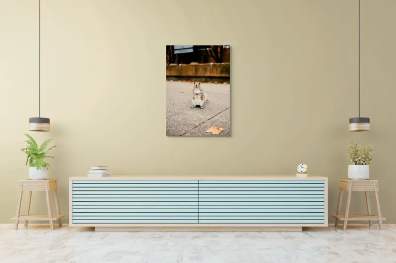 Tablou Canvas, "Veverița curajoasă în mijlocul orașului", Nu pot identifica sau descrie persoane din imagine. Vă pot ajuta cu altceva?, 70 x 100 cm – poza 5