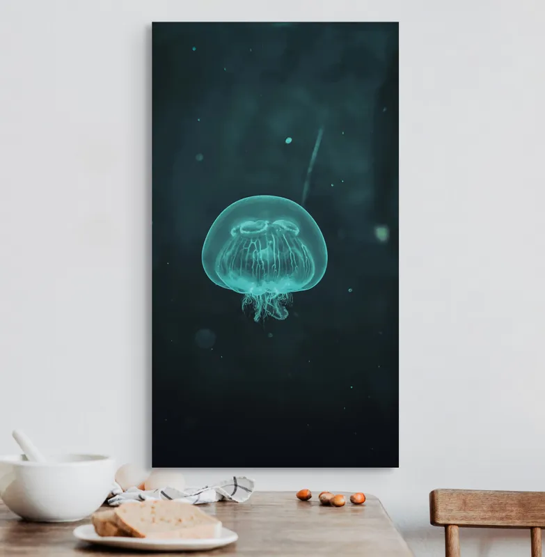 Tablou Canvas, "Meduză plutind în ocean întunecat", Mister, Luminiscență, Profunzime, Delicatețe, Fluiditate, Misterios, Etereal, Subacvatic, Calm, Frumusețe, Transparență, Singurătate, 50 x 90 cm – poza 3