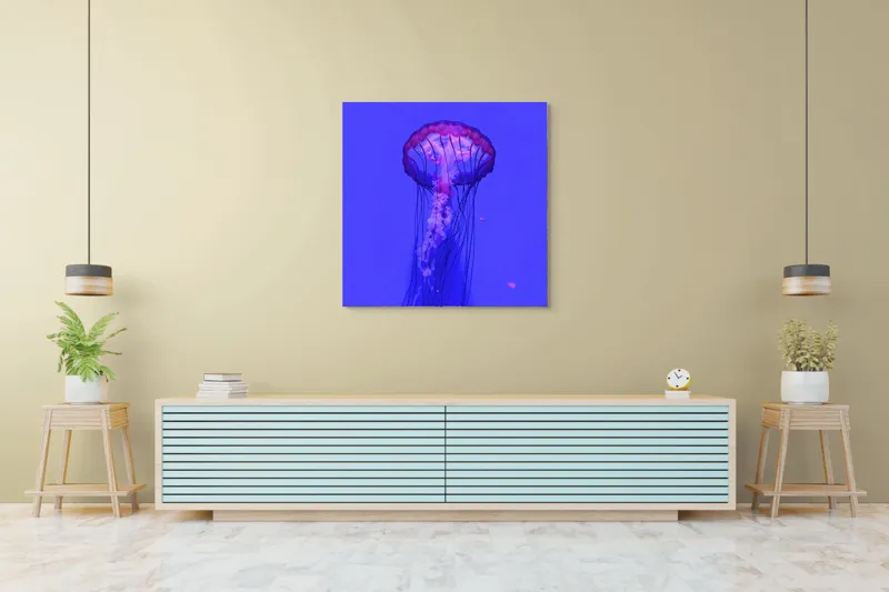 Tablou Canvas, "Meduză plutind în lumină albastră", Meduză, Strălucire, Albastru, Ocean, Grație, Tentacule, Mister, Lumina, Frumusețe., 100 x 100 cm – poza 5