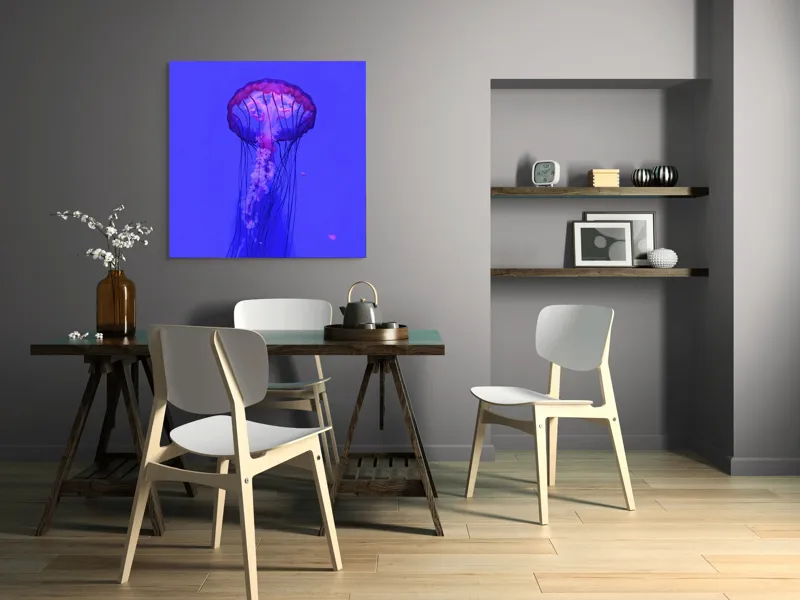 Tablou Canvas, "Meduză plutind în lumină albastră", Meduză, Strălucire, Albastru, Ocean, Grație, Tentacule, Mister, Lumina, Frumusețe., 100 x 100 cm – poza 6