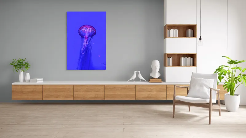 Tablou Canvas, "Meduză plutind în lumină albastră", Meduză, Strălucire, Albastru, Ocean, Grație, Tentacule, Mister, Lumina, Frumusețe., 100 x 150 cm – poza 8