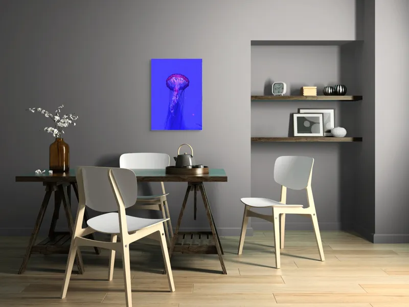Tablou Canvas, "Meduză plutind în lumină albastră", Meduză, Strălucire, Albastru, Ocean, Grație, Tentacule, Mister, Lumina, Frumusețe., 50 x 70 cm – poza 5