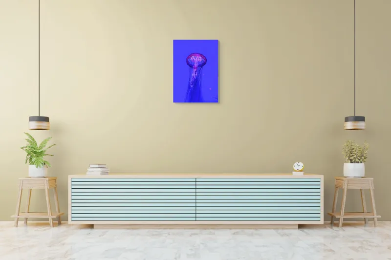 Tablou Canvas, "Meduză plutind în lumină albastră", Meduză, Strălucire, Albastru, Ocean, Grație, Tentacule, Mister, Lumina, Frumusețe., 50 x 70 cm – poza 6