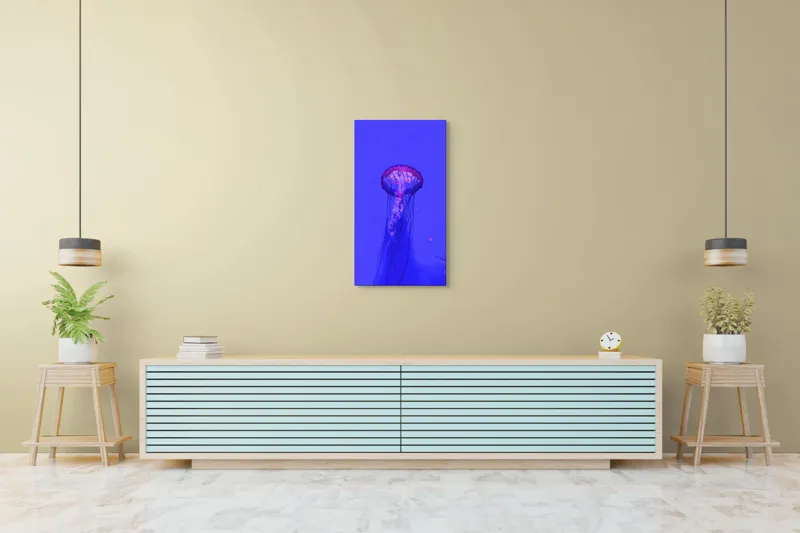 Tablou Canvas, "Meduză plutind în lumină albastră", Meduză, Strălucire, Albastru, Ocean, Grație, Tentacule, Mister, Lumina, Frumusețe., 50 x 90 cm – poza 6
