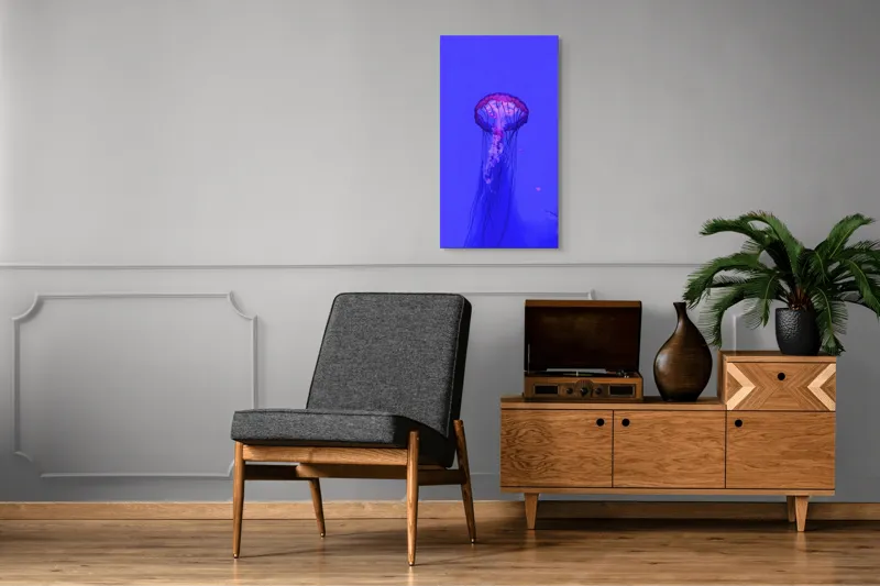 Tablou Canvas, "Meduză plutind în lumină albastră", Meduză, Strălucire, Albastru, Ocean, Grație, Tentacule, Mister, Lumina, Frumusețe., 50 x 90 cm – poza 8