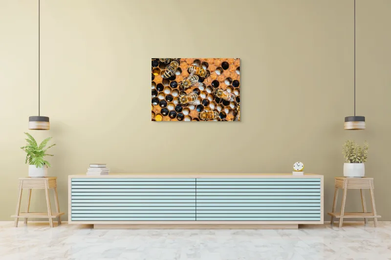 Tablou Canvas, "Albine lucrând în stupul lor", Albine, Fagure, Miere, Hexagoane, Nectar, Polen, Aripi, Muncă, 100 x 70 cm – poza 4