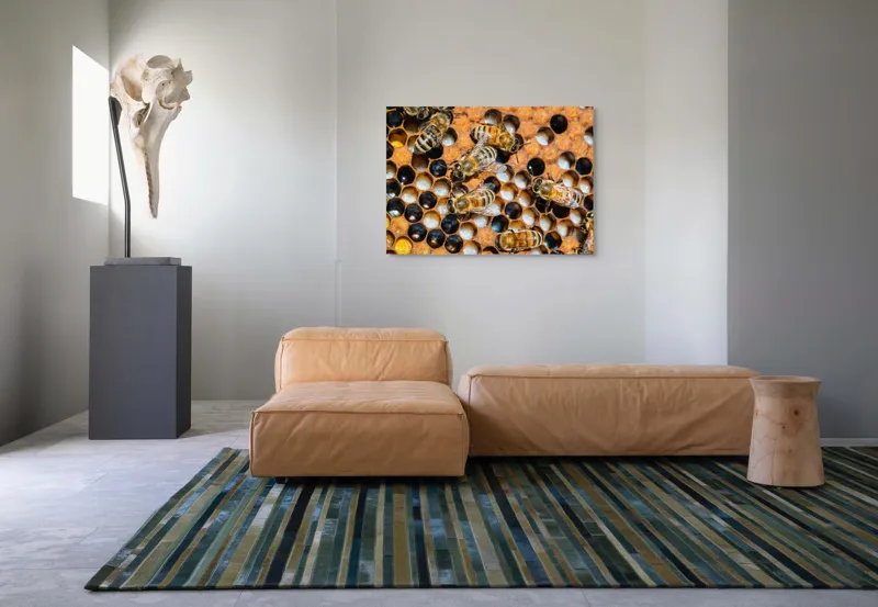Tablou Canvas, "Albine lucrând în stupul lor", Albine, Fagure, Miere, Hexagoane, Nectar, Polen, Aripi, Muncă, 100 x 70 cm – poza 7